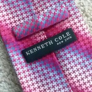 Kenneth Cole 100% impted silk Tie